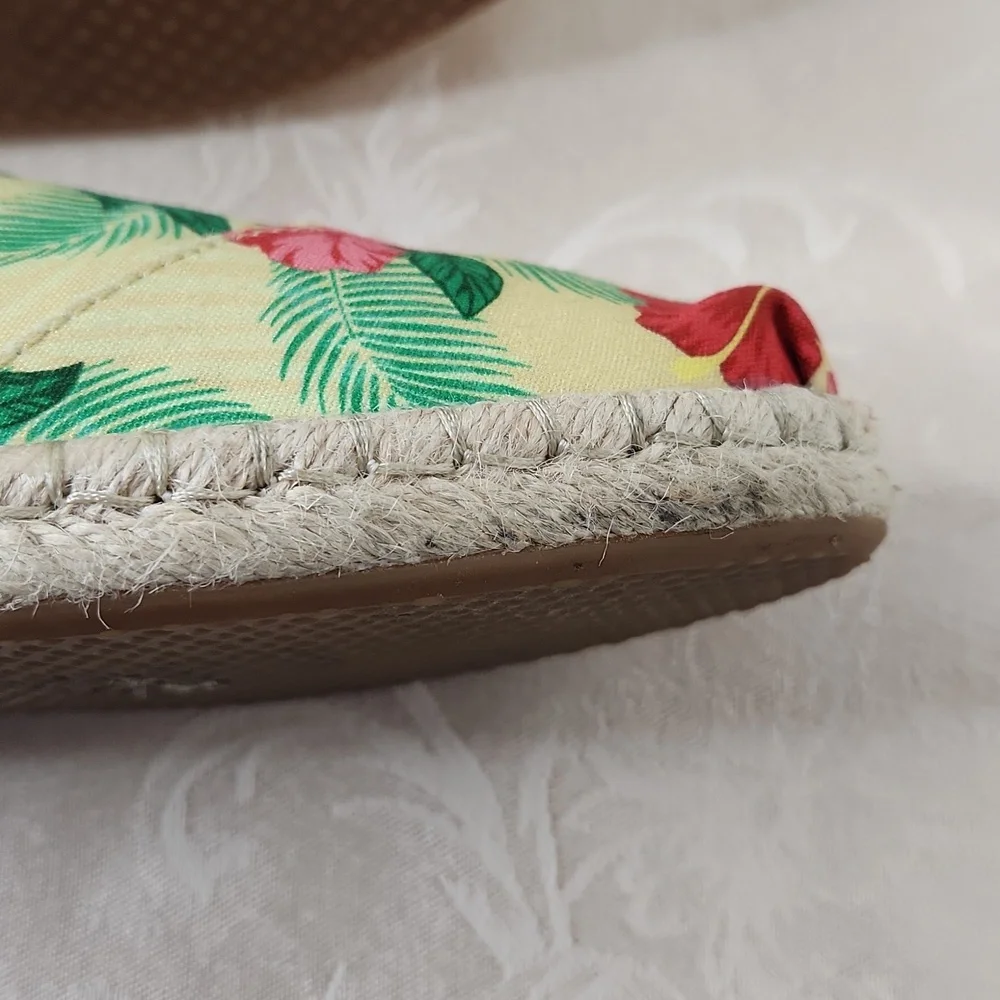 Tom's hawaiian hibiscus pale yellow floral print espadrille alpragata rope 7.5